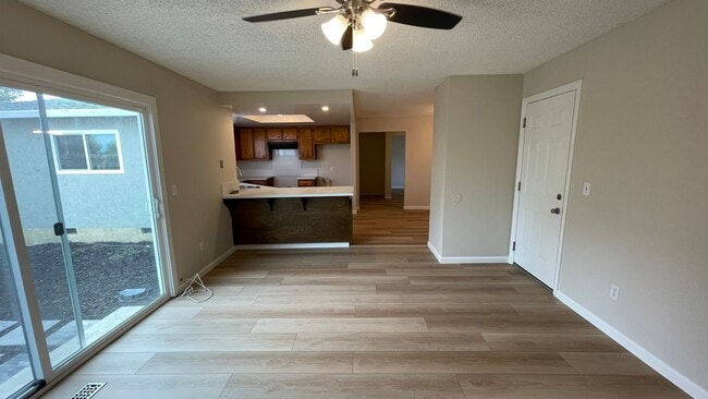 Building Photo - Beautifully updated 3 bedroom, 2 bathroom home in Bay Point