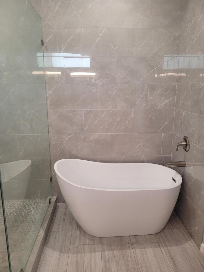 Building Photo - 16248 W Tuscany Way