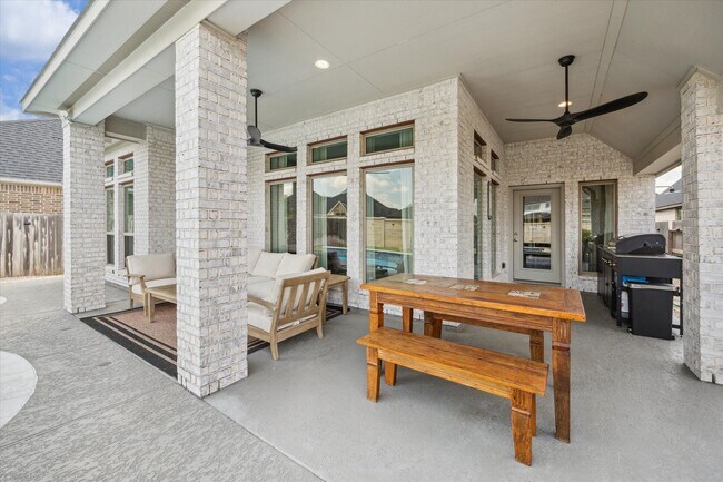 Building Photo - 28710 Wildthorne Ct