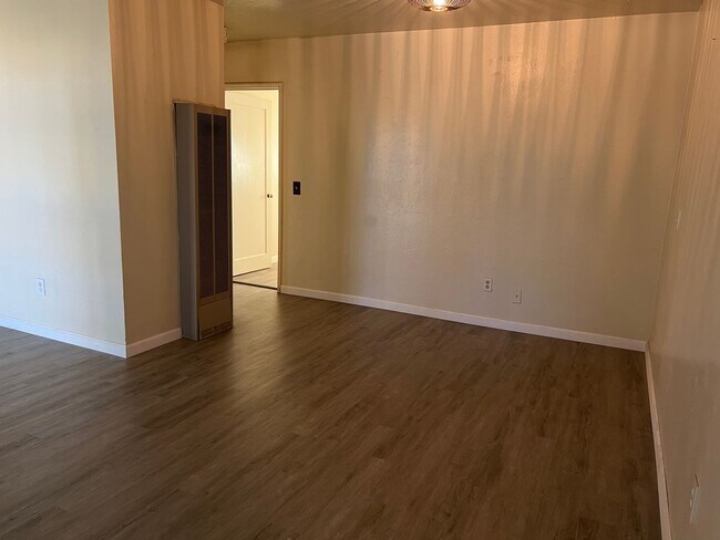 Building Photo - 2007-2009 N Teilman Ave