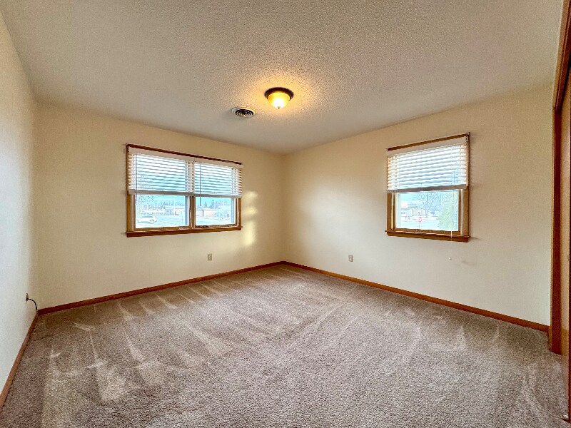 Building Photo - 214 8th Ave SE