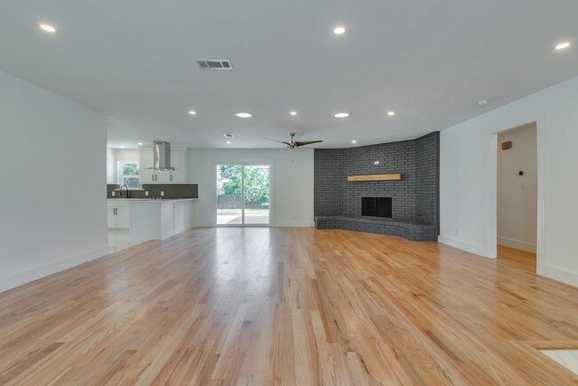 Primary Photo - 1024 Ridgefield Dr