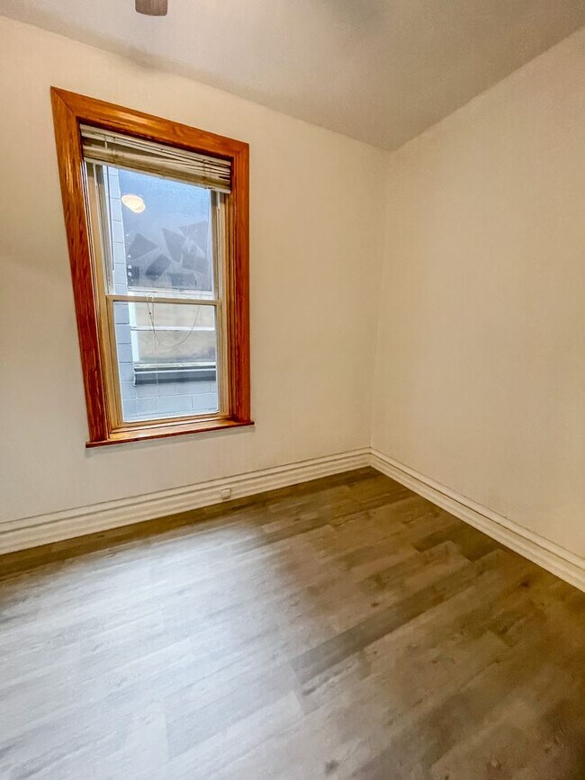 Building Photo - Fabulous Location in Wicker Park/Humboldt ...