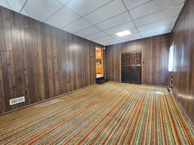 Building Photo - Manor View