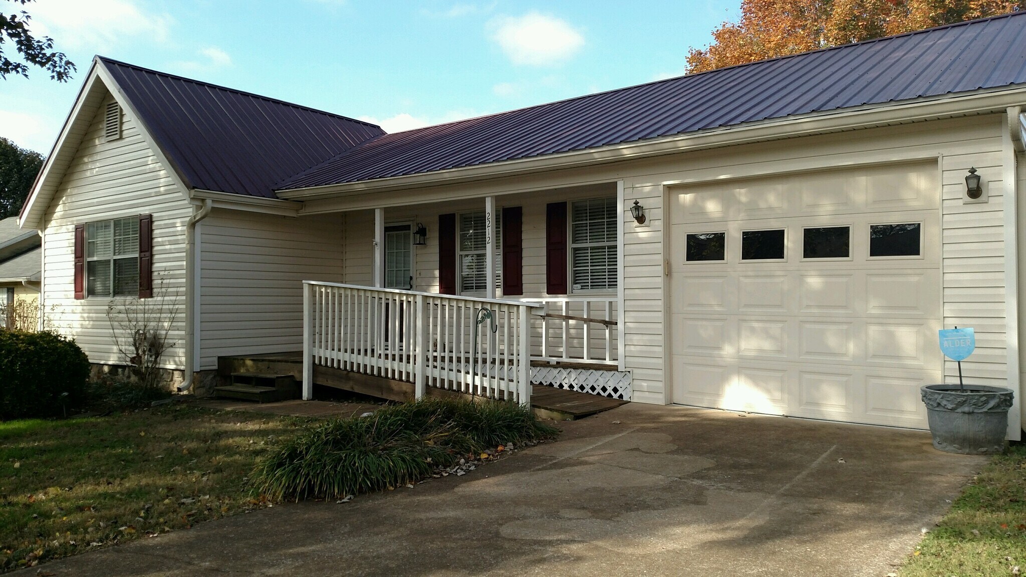 Building Photo - 2212 Southforke Dr SE
