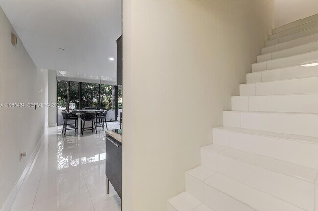 Building Photo - 6000 Collins Ave