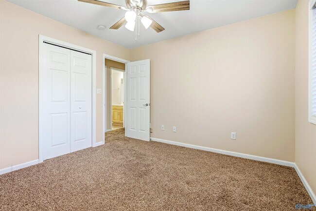 Building Photo - 2008 Burlingame Dr SE