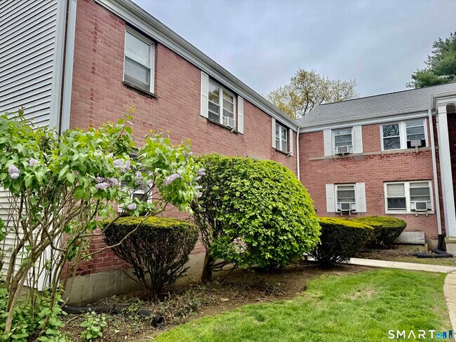 Building Photo - 231 Seaton Rd
