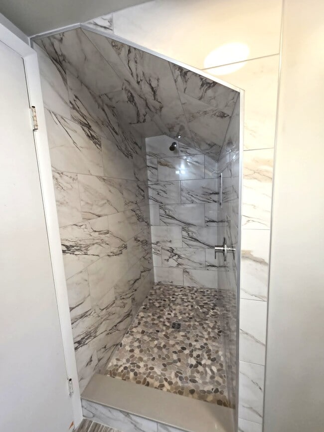 Building Photo - 406 Grove Pl