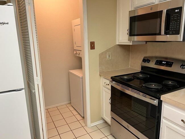 Building Photo - 14777 Wunderlich Dr