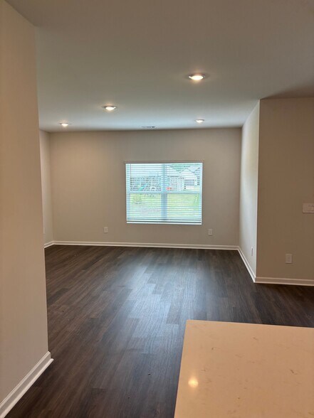 Building Photo - 6157 Feather Wy SE