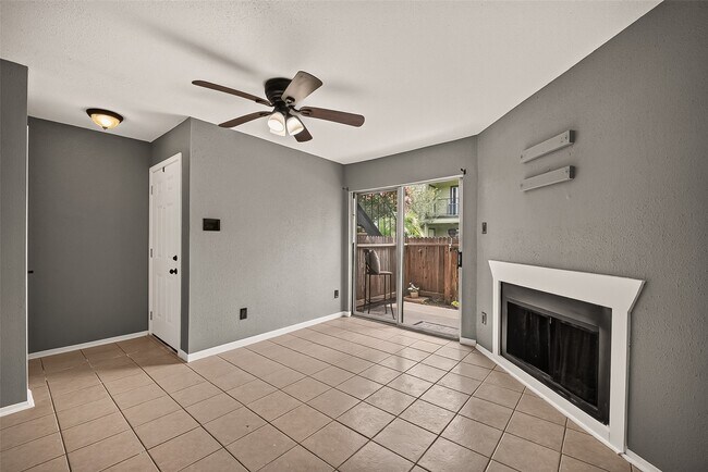 Building Photo - 18800 Egret Bay Blvd