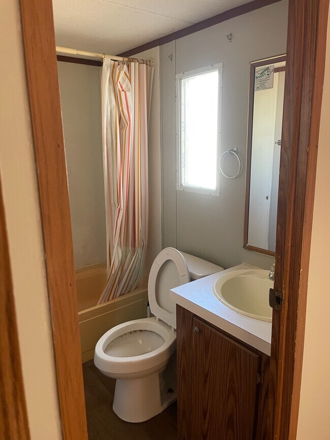 Building Photo - 10 Village Green Ct