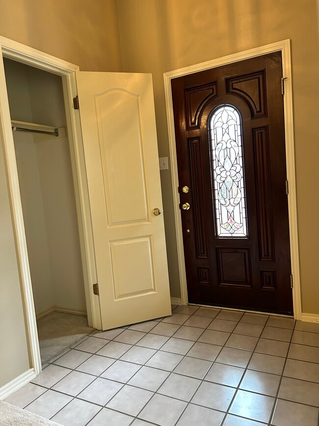 Building Photo - 5706 Quail Crown