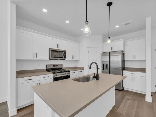 Building Photo - Open and Bright 3 Bedroom 2.5 Bath Townhome in Lehi!