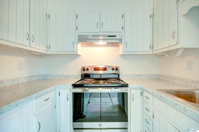 Building Photo - 2225 Golf Rd SW