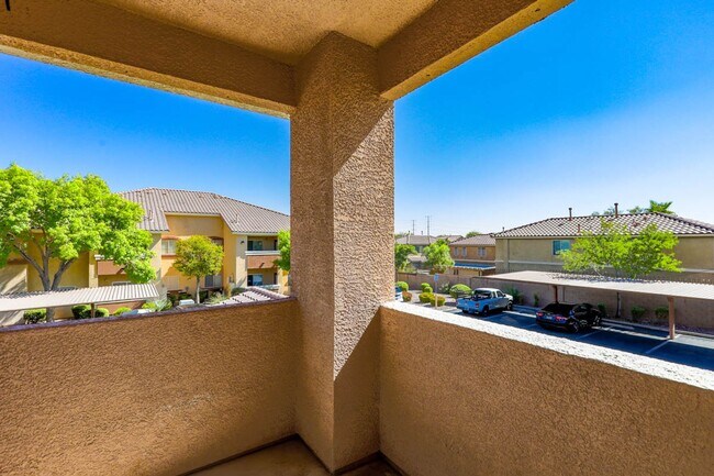 Building Photo - 2 Bed Condo Centrally Located