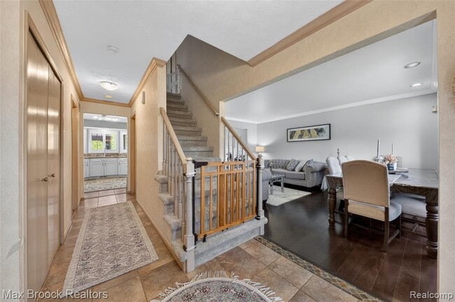 Building Photo - 30118 Kingsway Dr