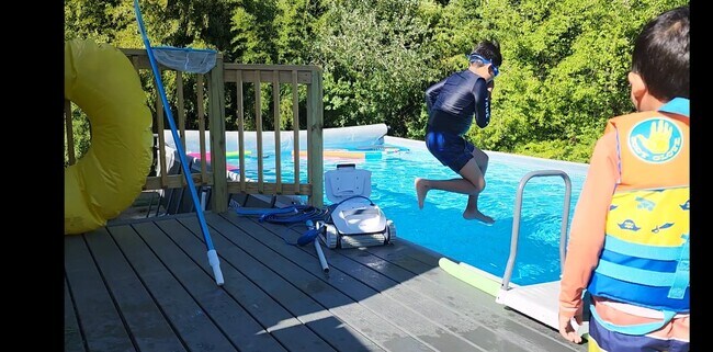 Building Photo - 232 Roxbury Rd