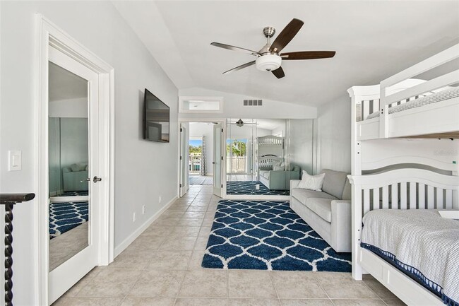 Building Photo - 2822 W Vina Del Mar Blvd