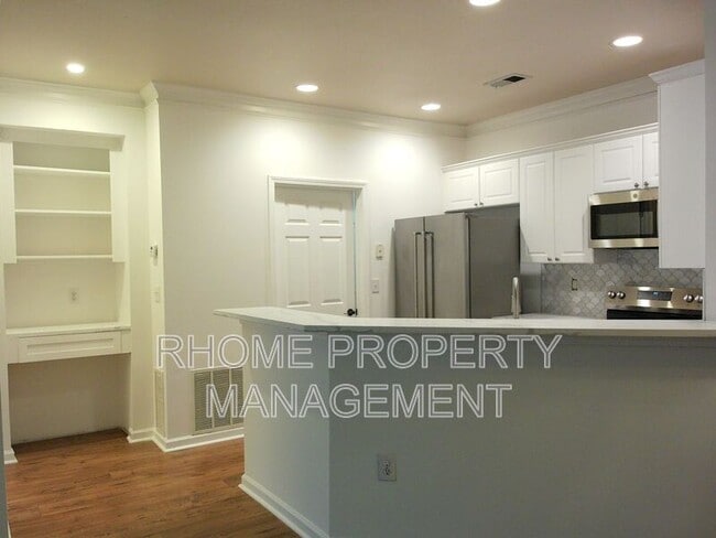 Building Photo - 2400 Cumberland Pkwy SE