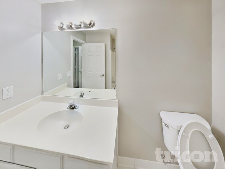 Building Photo - 4981 Tulip Grove Ln