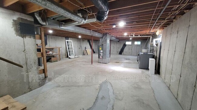 Building Photo - 2018 San Pedro Dr