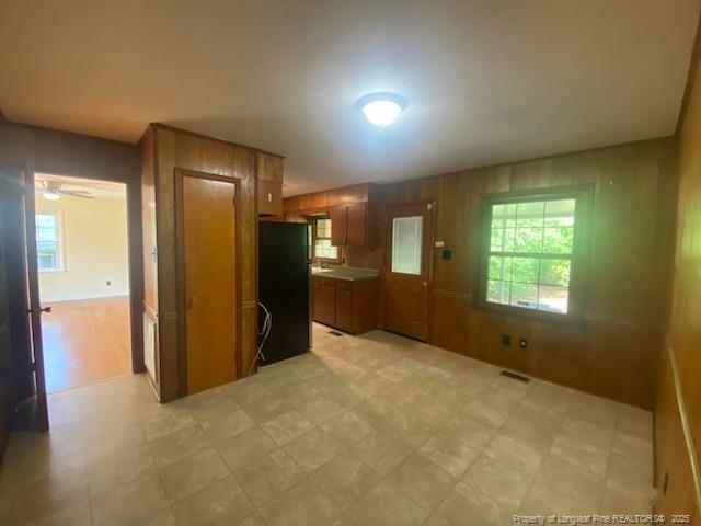 Building Photo - 1318 Camelot Dr