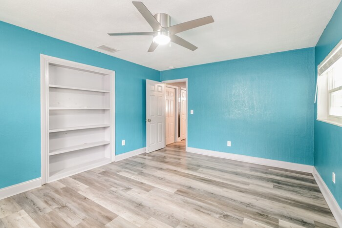 Building Photo - 754 Ave N SE