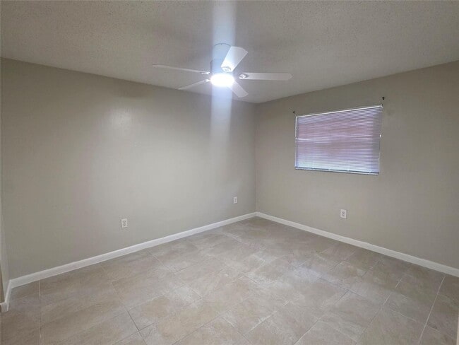 Building Photo - 309 NE 169th St