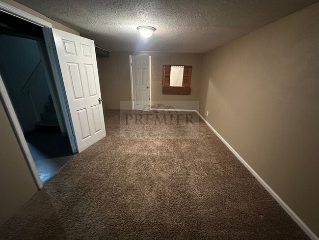 Building Photo - 4 bd/1.5 ba  house Rent $1475 -11808 Small...