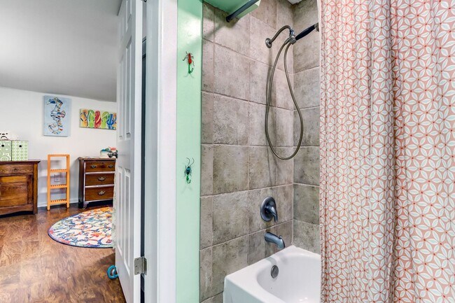 Building Photo - Charming Cottage in the Heart of Amelia Island: Your Perfect Rental Haven!