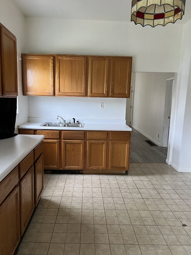 Building Photo - 404 155th St