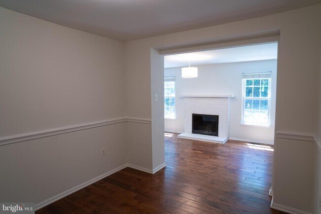 Building Photo - 10100 Walnut Wood Ct