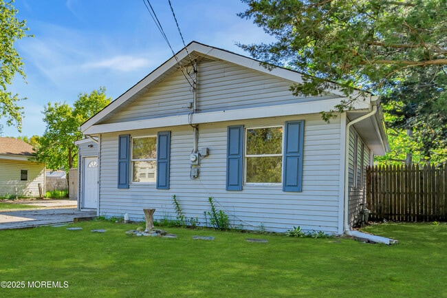 Building Photo - 218 Falcon Dr