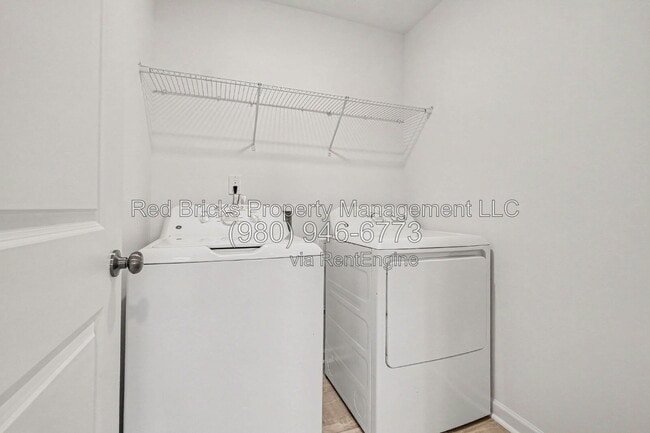 Building Photo - 826 Earhart St NW