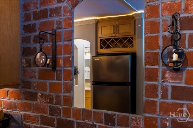 Building Photo - 760 E Campus Rd