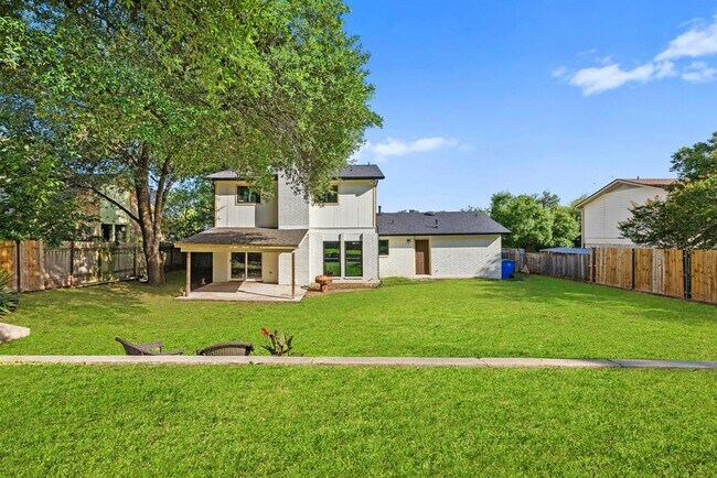 Building Photo - 600 Pin Tail Ln