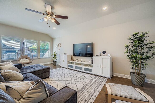 Building Photo - 3313 De Torres Cir