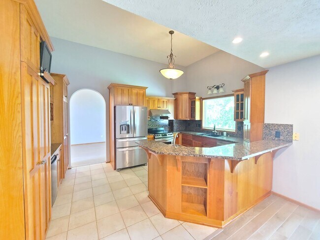 Building Photo - $3,250- 5 Bed / 3 Bath Beautiful Home in Upper South Hill