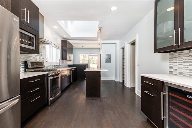 Building Photo - 1022 Reeder Cir NE