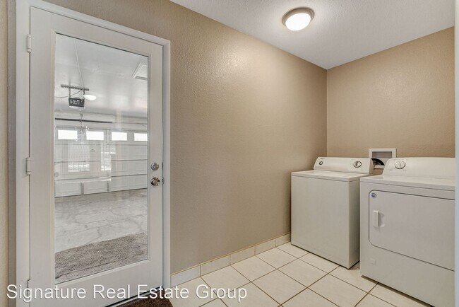 Building Photo - 4 br, 2.5 bath House - 3569 Taos Lane