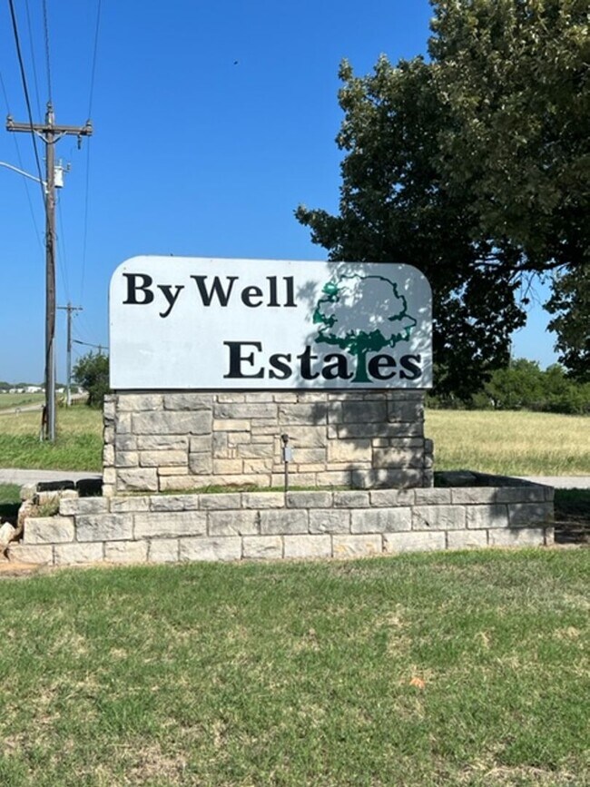 Building Photo - 1307 Speedway Dr