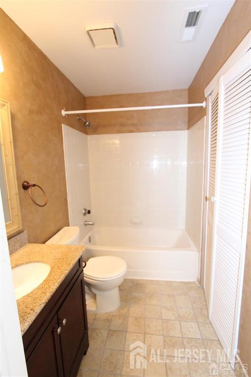 Building Photo - 208 Ravens Crest Dr