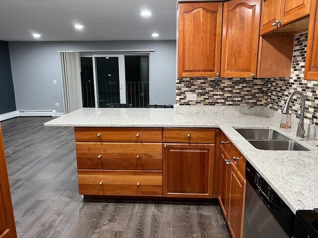 Building Photo - 10373 Dearlove Rd