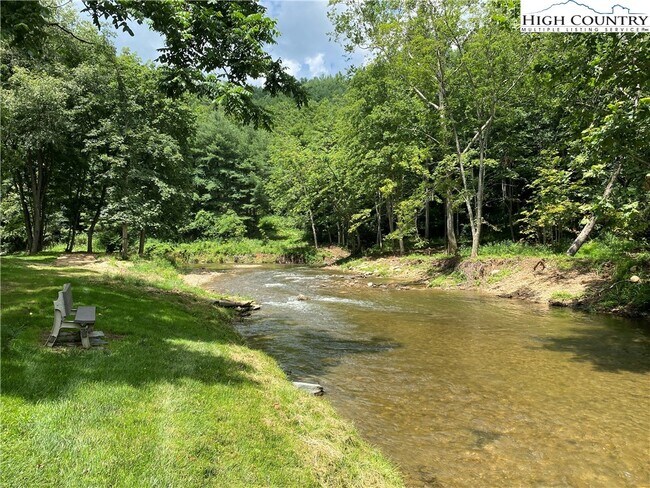 Building Photo - 405 Ballou Mills Rd