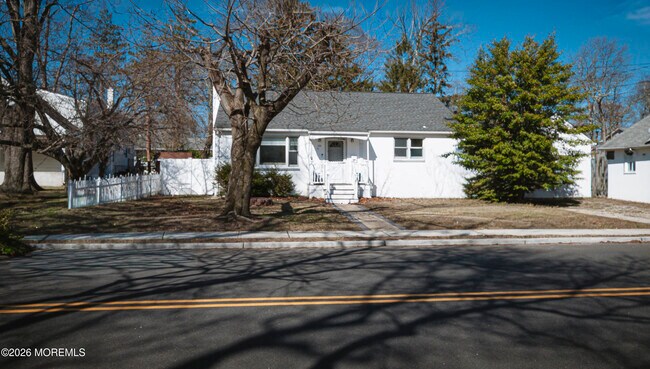 Building Photo - 295 Roosevelt Ave