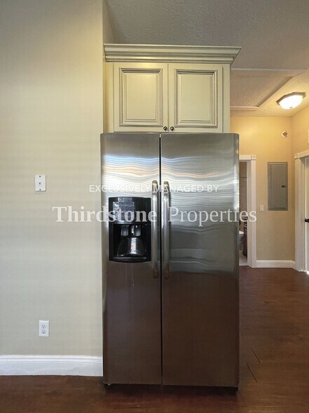 Building Photo - 2252 Park St