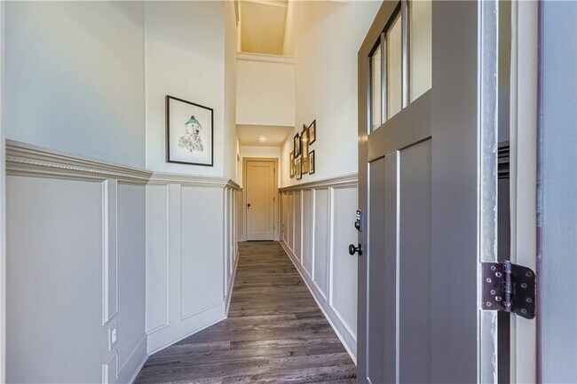 Building Photo - 568 Avondale Pk Cir