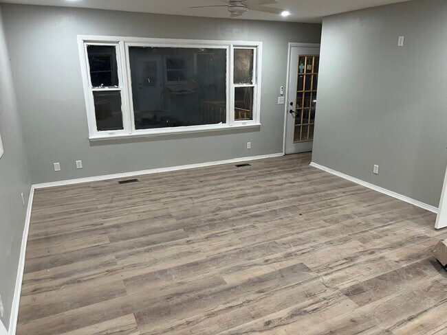 Building Photo - 7902 S Cameron Ln